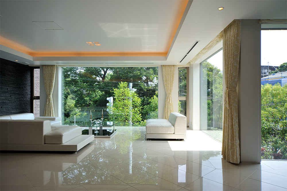 大開口的借景與光影，將時間的流動帶入了屋內。（設計公司 Earnest Architects提供）