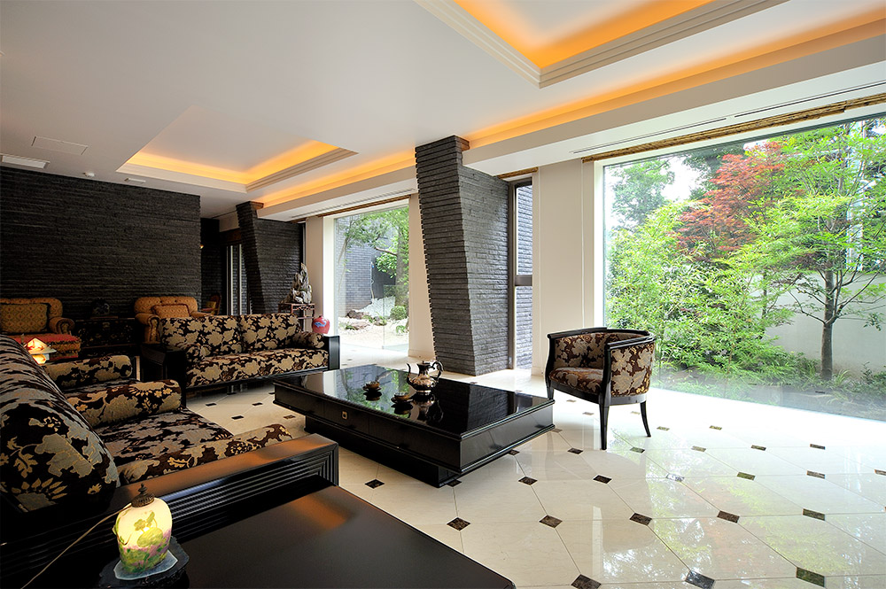 建築以歐式為底，以東方為韻，在光影與空間之間，書寫了一棟獨具特色的中式風尚住宅（設計公司 Earnest Architects提供）