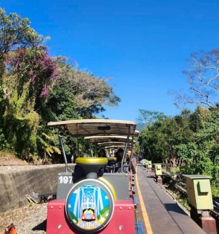 舊山線鐵道自行車迎新春燈光秀