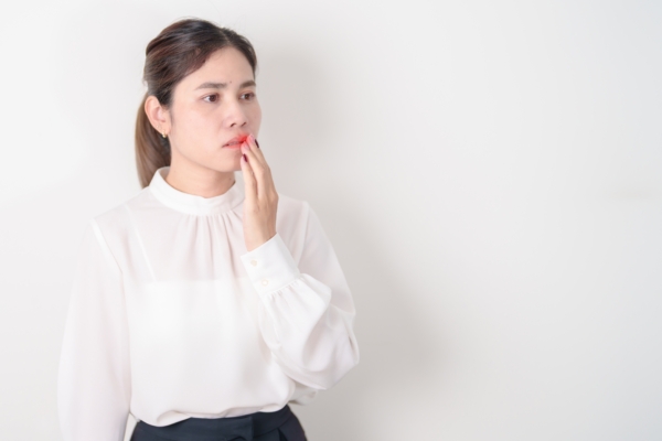 【診室外的醫話】口瘡反覆發作 是「上火」嗎？