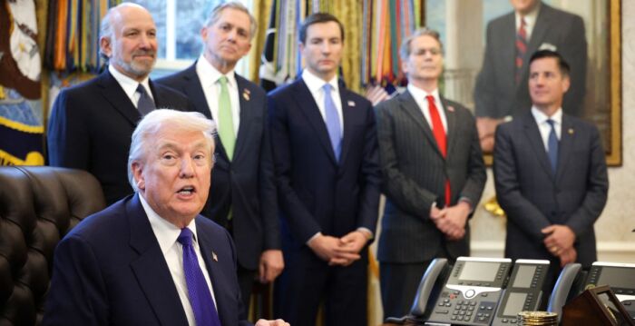 川普宣布启动稀土等关键矿产储备计划 川普宣布启动稀土等关键矿产储备计划