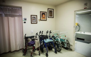 洛杉磯臨終關懷業詐騙驚人 報告指州府缺監督