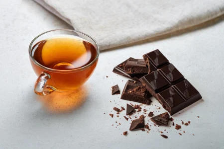 研究观察：久坐时喝茶与可可 血管反应较稳定