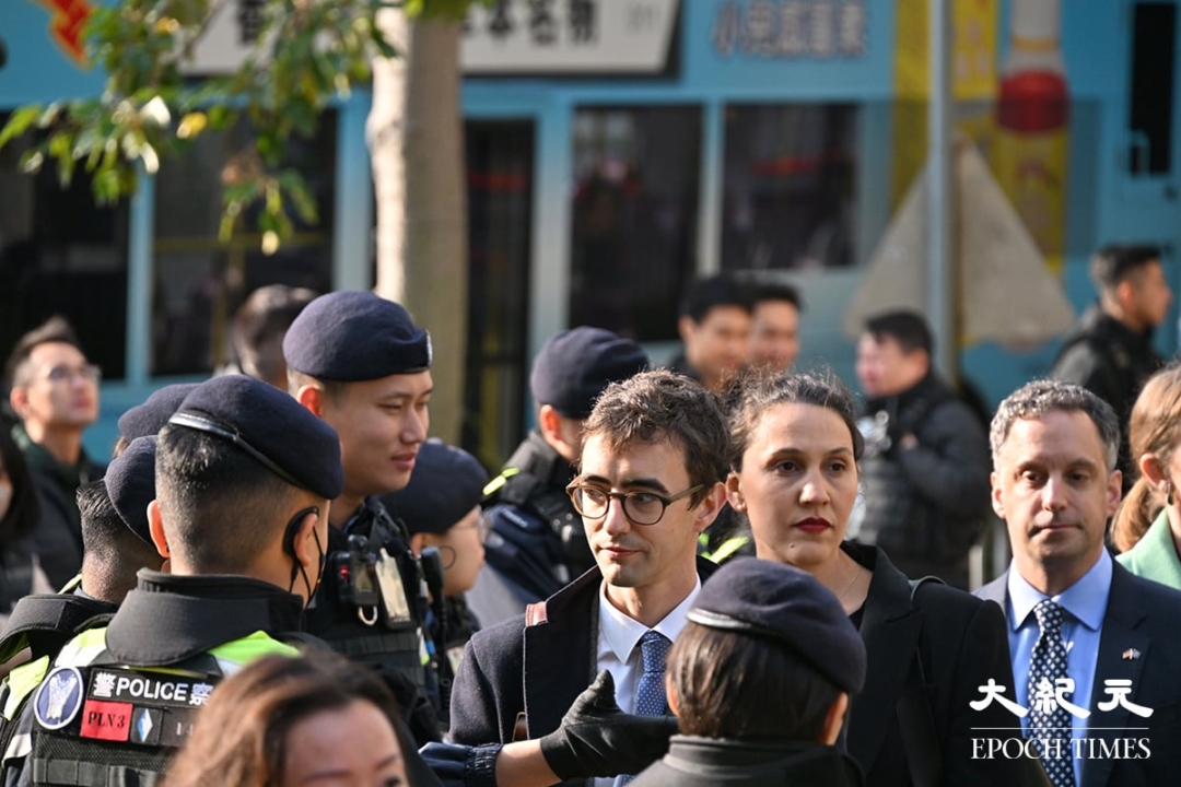 多名外国领事馆职员到场旁听。（吴锐略／大纪元）