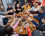 港裕隆号开年饭“八菜一汤” 老板：坚持至退休