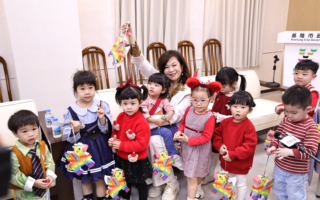 马年庆元宵 基隆限量发放“飞天马”小提灯