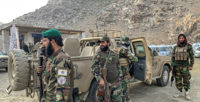 巴基斯坦空袭阿富汗 巴防长称公开交战 巴基斯坦空袭阿富汗 巴防长称公开交战