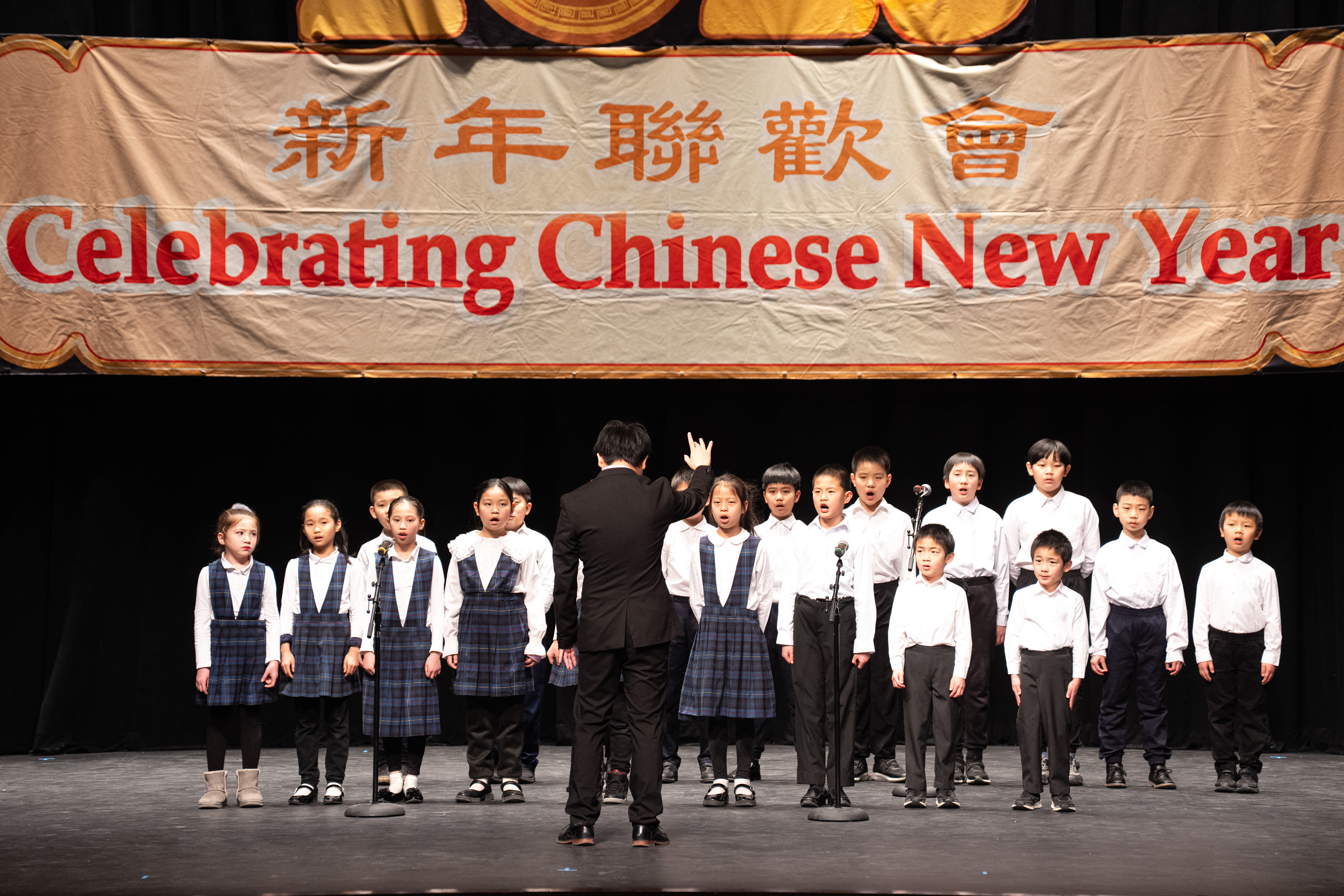希望山華人協會2月28日與「中城高中多元化俱樂部」舉辦慶祝中國新年活動,節目精彩紛呈。(戴兵/大紀元)