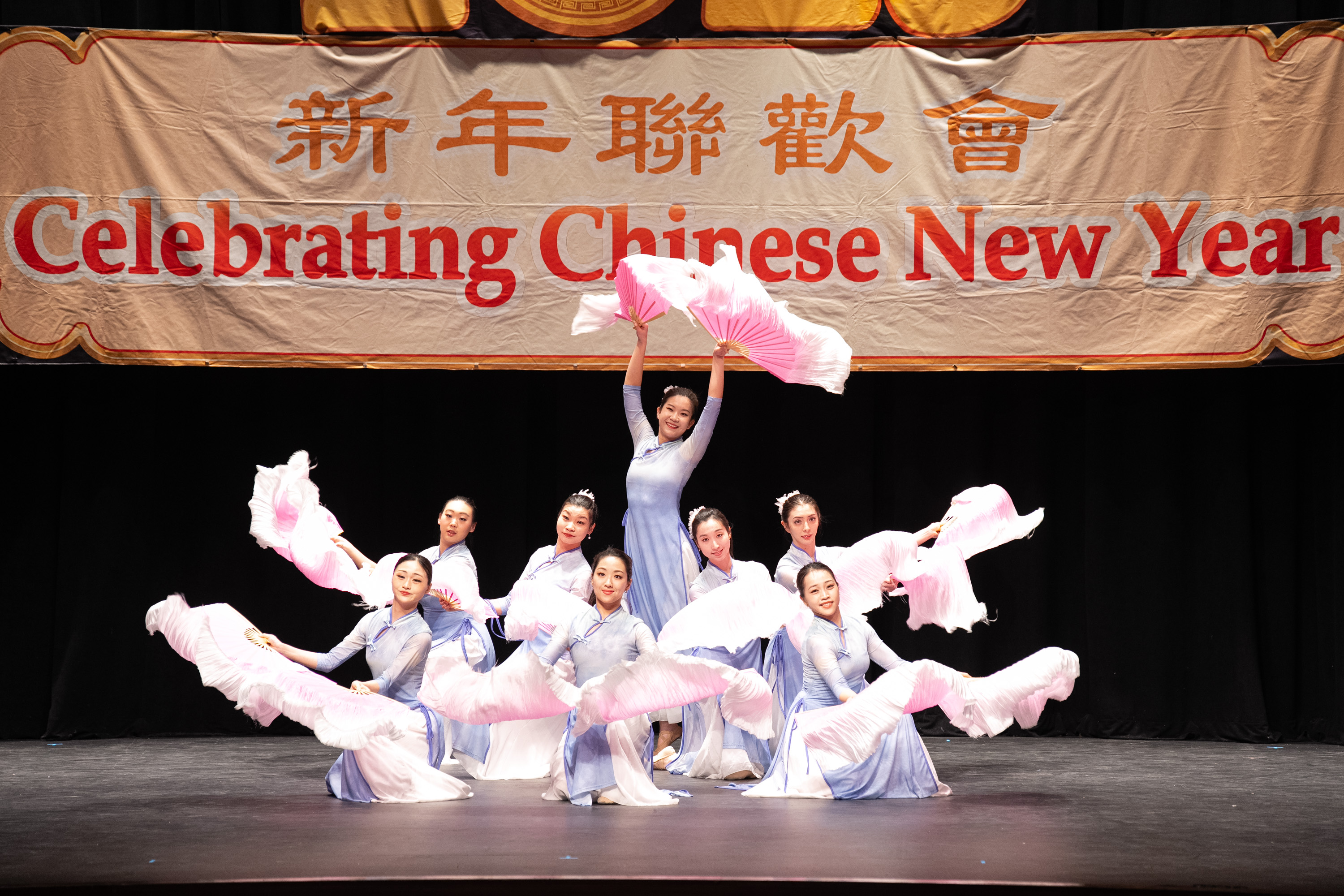 希望山華人協會2月28日與「中城高中多元化俱樂部」舉辦慶祝中國新年活動,節目精彩紛呈。(戴兵/大紀元)
