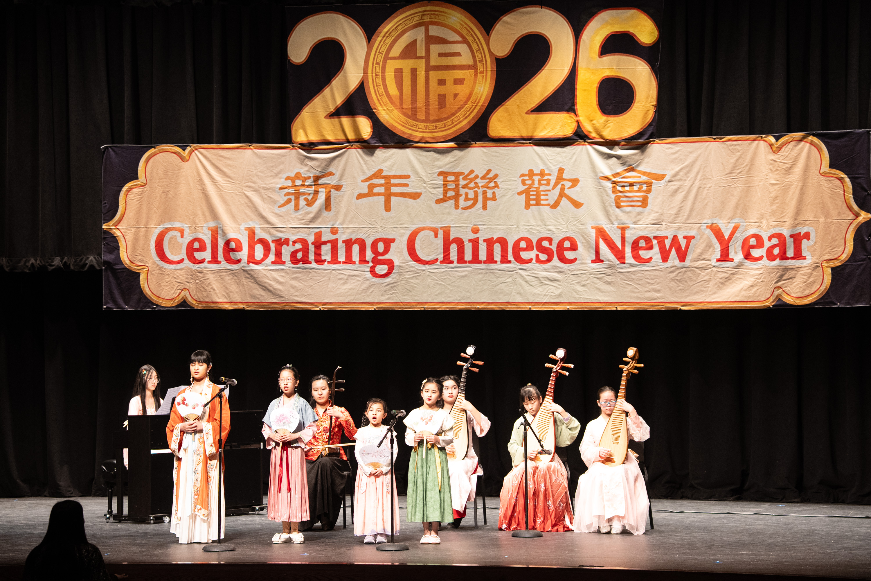 希望山華人協會2月28日與「中城高中多元化俱樂部」舉辦慶祝中國新年活動,節目精彩紛呈。(戴兵/大紀元)