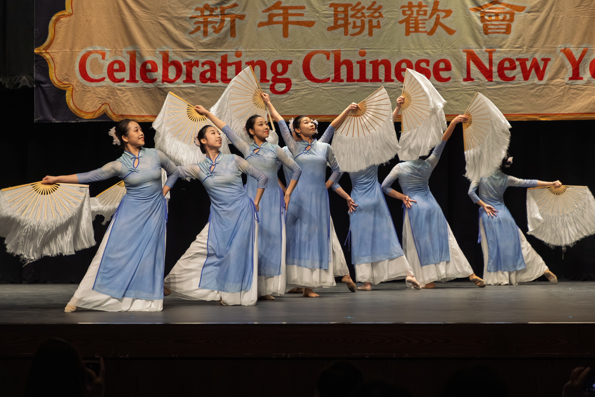 希望山華人協會2月28日與「中城高中多元化俱樂部」舉辦慶祝中國新年活動,節目精彩紛呈。(Mark Zou/大紀元)