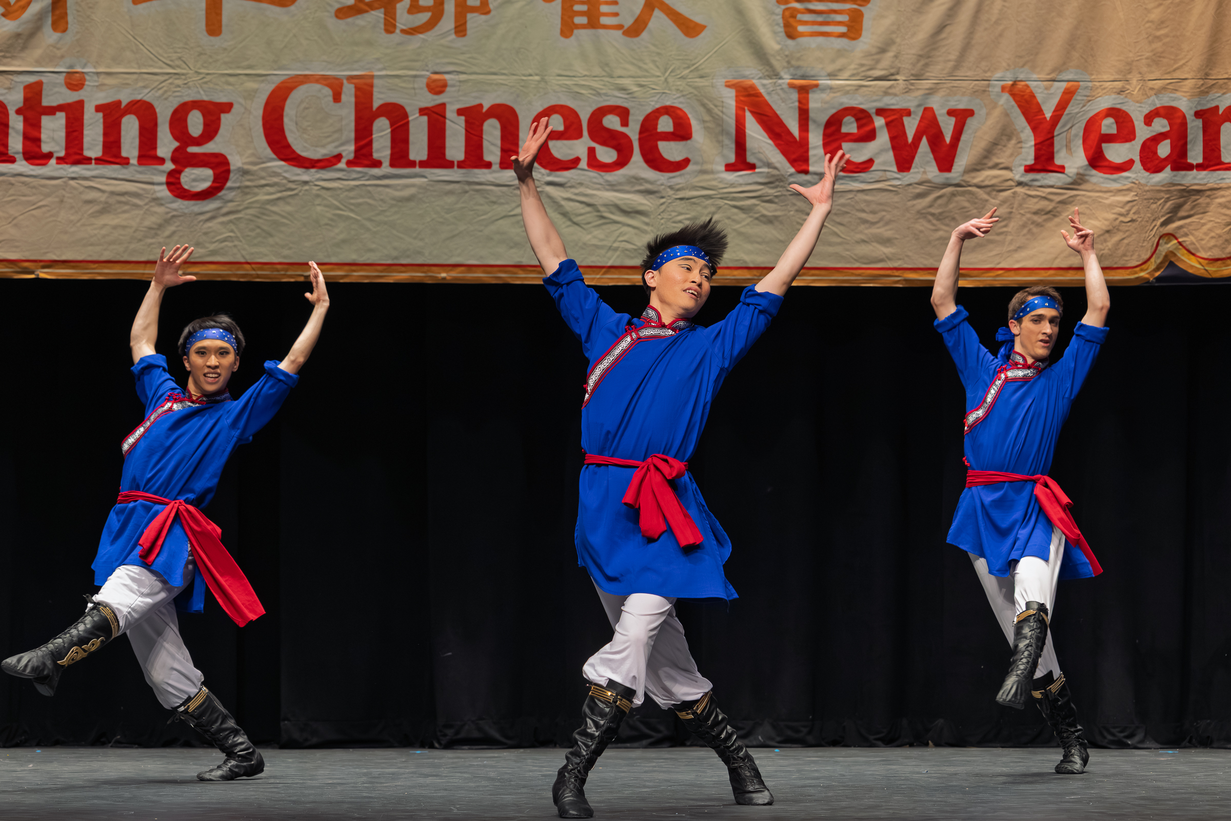 希望山華人協會2月28日與「中城高中多元化俱樂部」舉辦慶祝中國新年活動,節目精彩紛呈。(Mark Zou/大紀元)