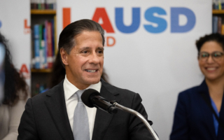 FBI突襲搜查後 洛杉磯聯合學區總監帶薪停職