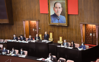 军购条例 政院、蓝版付委审查