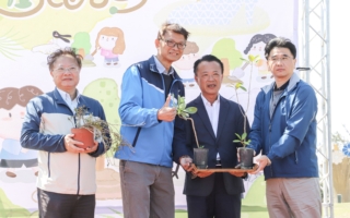 高跟鞋教堂添綠意 植樹節種下500株喬灌木