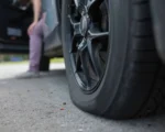 银行尾随抢劫猖獗 警方：劫匪故意刺破轮胎