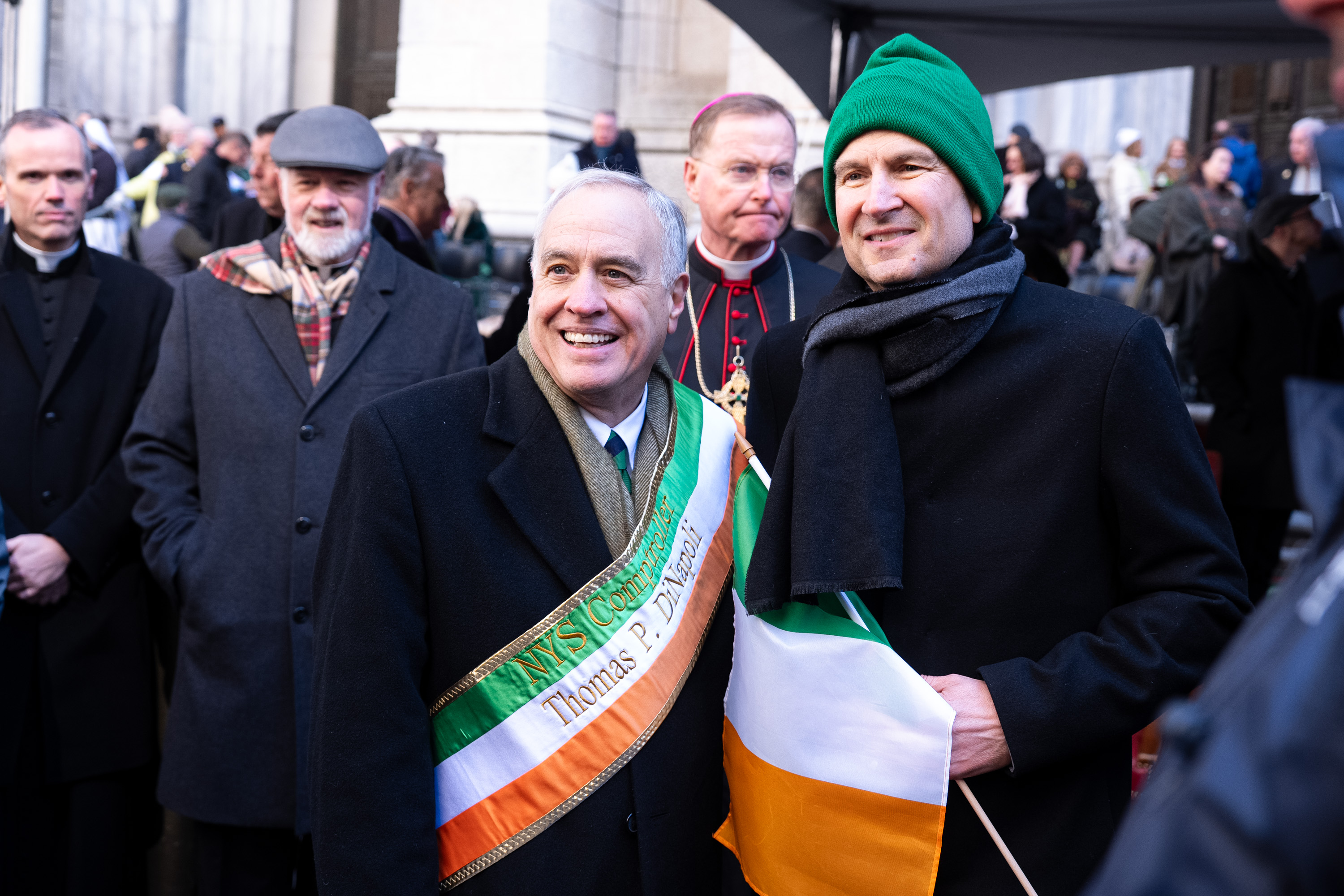 紐約聖派翠克節大遊行(St Patrick's Day Parade)在曼哈頓第五大道隆重登場,遊行隊伍從44街出發,沿第五大道北上,經過位於50街的聖派翠克天主教大教堂,一直遊行到79街。(戴兵/大紀元)