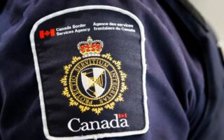 加拿大边境服务局：35人涉嫌勒索被驱逐出境