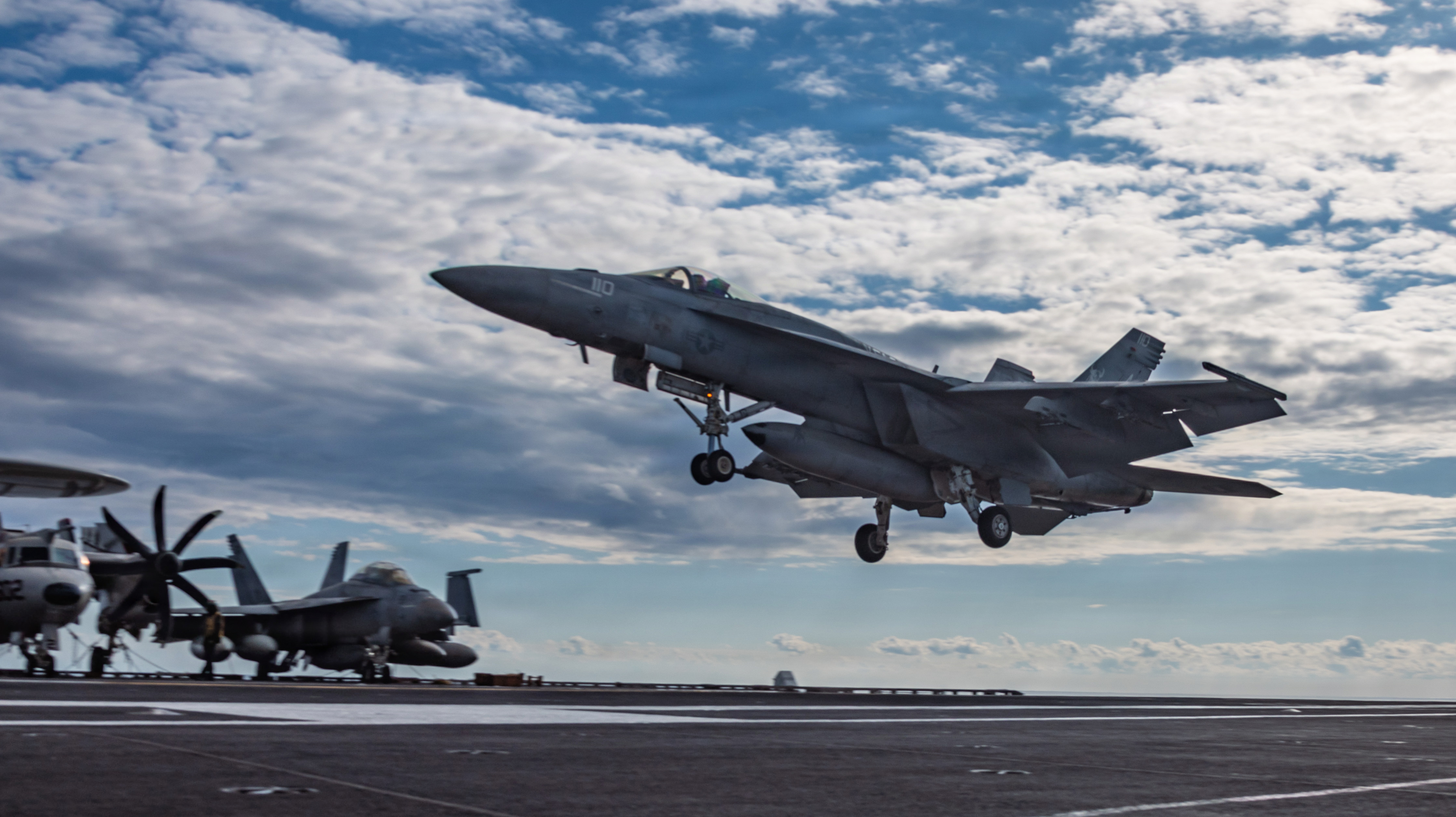 圖為美軍F/A-18「超級大黃蜂」戰機。(美國海軍)