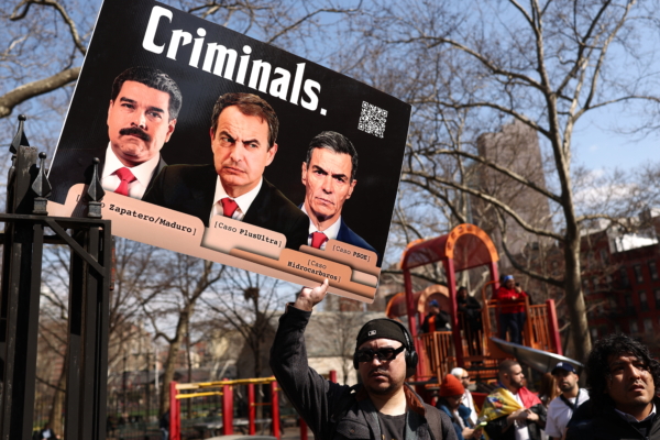 纽约法庭续推进毒品指控 马杜罗撤案失败