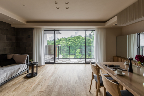 在东京新宿绿意之中  重塑出一间和风现代新居