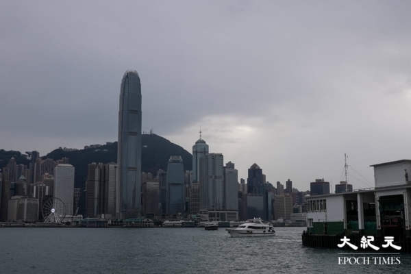 英国发“香港半年报告”：港政治自治被削弱