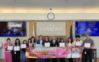Cupertino市府官員華語班結業