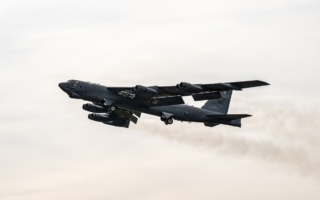 五角大楼：B-52轰炸机直接飞入伊朗上空作战