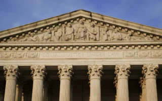 美高院就郵寄選票寬限日辯論 大法官各陳己見