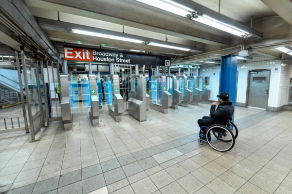 MTA扩大设新型闸门 年底前完成安装20站