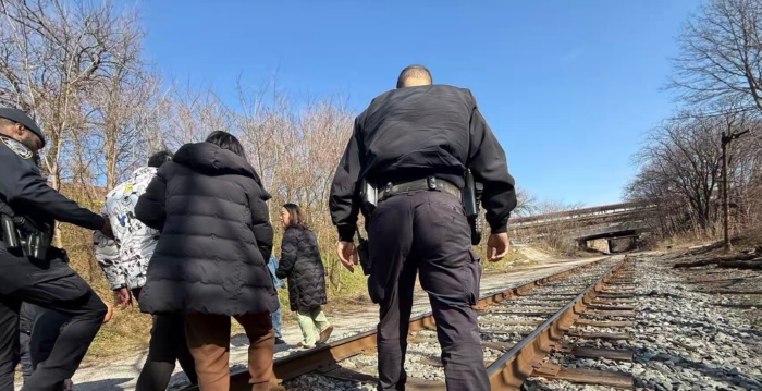 纽约N线地铁惊魂：抑郁华女获救的背后故事