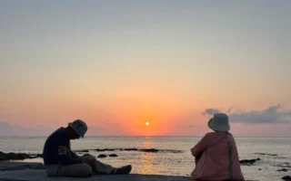 七美大灣夕陽下 一位陶藝老師留下來的理由
