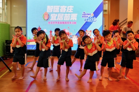 三之三嘉新幼兒園以熱誠迎余市長的蒞臨