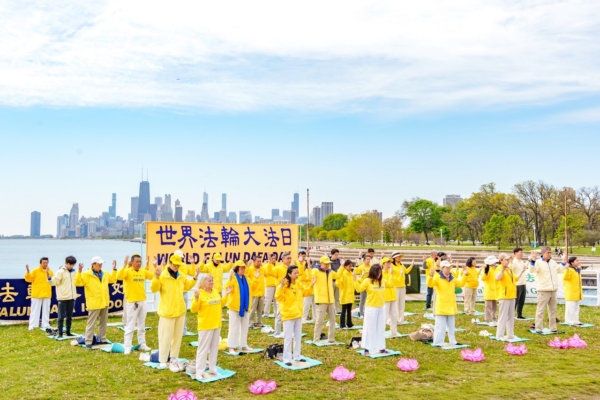 庆祝法轮大法日 芝加哥法轮功学员谢师恩