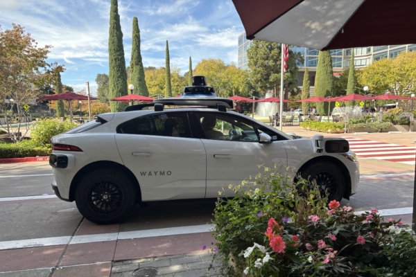 淹水路段行驶引忧 Waymo召回3800自驾车