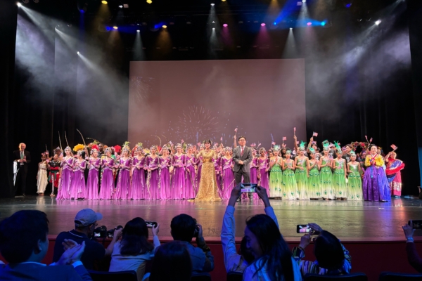 亚太裔文化闪耀斯坦福市 十多国表演惊艳全场