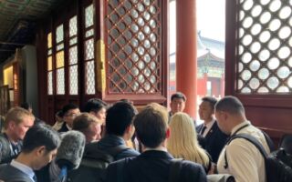 千百度：有感於記者在北京和白宮的體驗反差