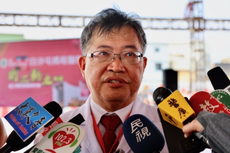 童综合医院董事长童敏哲说明他与妈祖的渊源很深,从读书上医学院、博士、成立医院可感受到妈祖的恩德,尤其妈祖医院成立,冥冥中都有妈祖的启示。预定2028年下半年完工,将引进高阶仪器结合智慧医疗系统,在抢救黄金时段提供脑中风、心血管疾病及肿瘤最即时的医疗服务;这间指标性医院动土,象征海线医疗迈入精准诊疗新纪元。