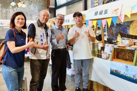 與會貴賓代言蜂頑張。