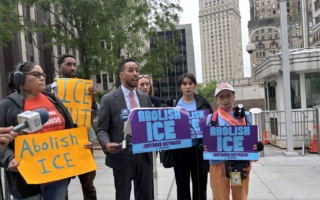 ICE庭外再抓人 布碌崙區長抗議