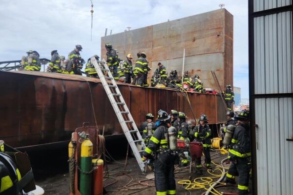 史坦顿岛船坞大爆炸 唯一死者为华人