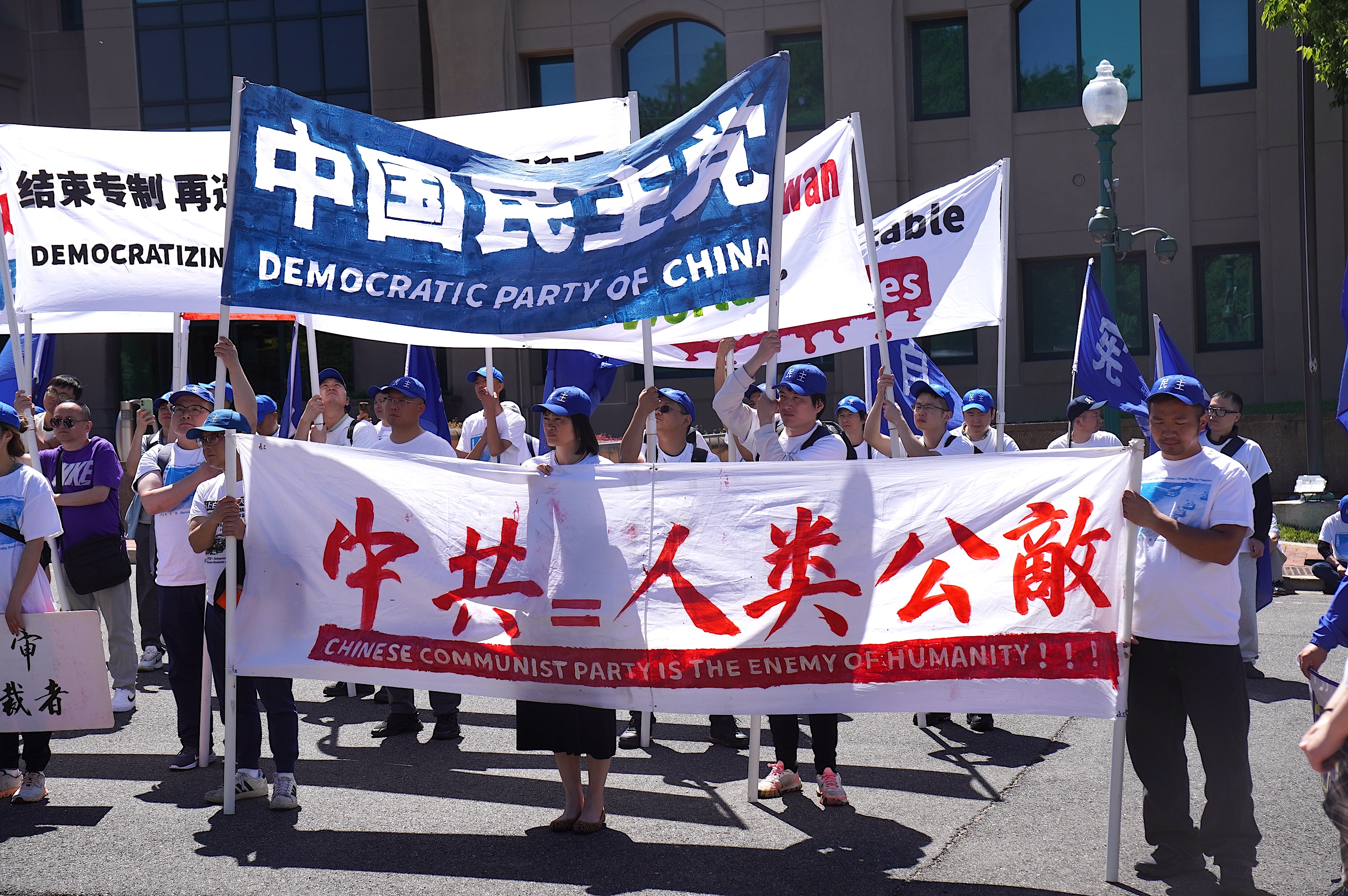 2026年5月30日,多个团体在华盛顿DC中共驻美大使馆前举行集会、游行,纪念“六四”抗暴37周年。(李辰/大纪元)