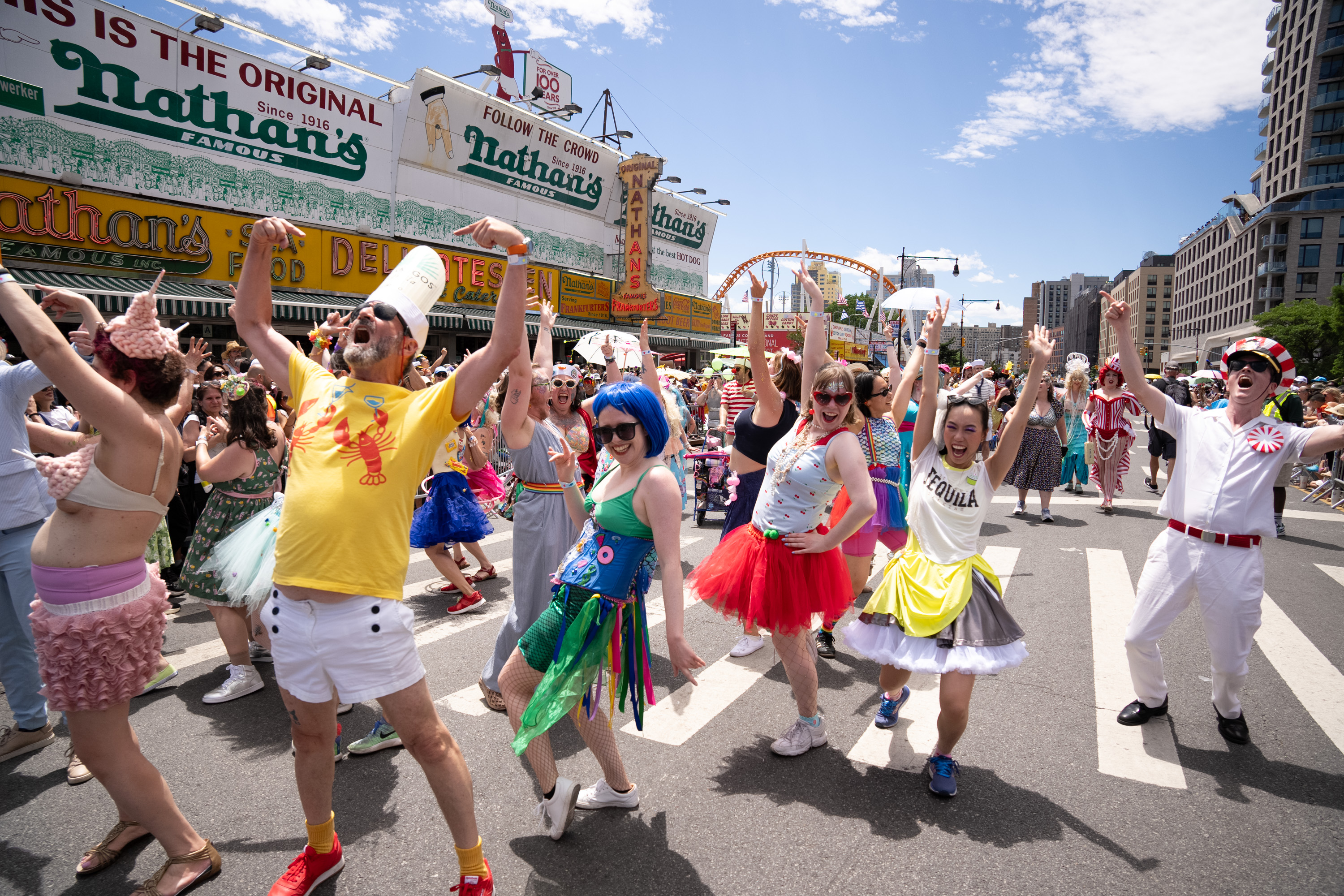 2026年6月20日,紐約康尼島舉行了一年一度的美人魚遊行。紐約康尼島美人魚遊行是全美規模最大的藝術遊行,也是紐約市最盛大的夏季活動之一。(戴兵/大纪元)