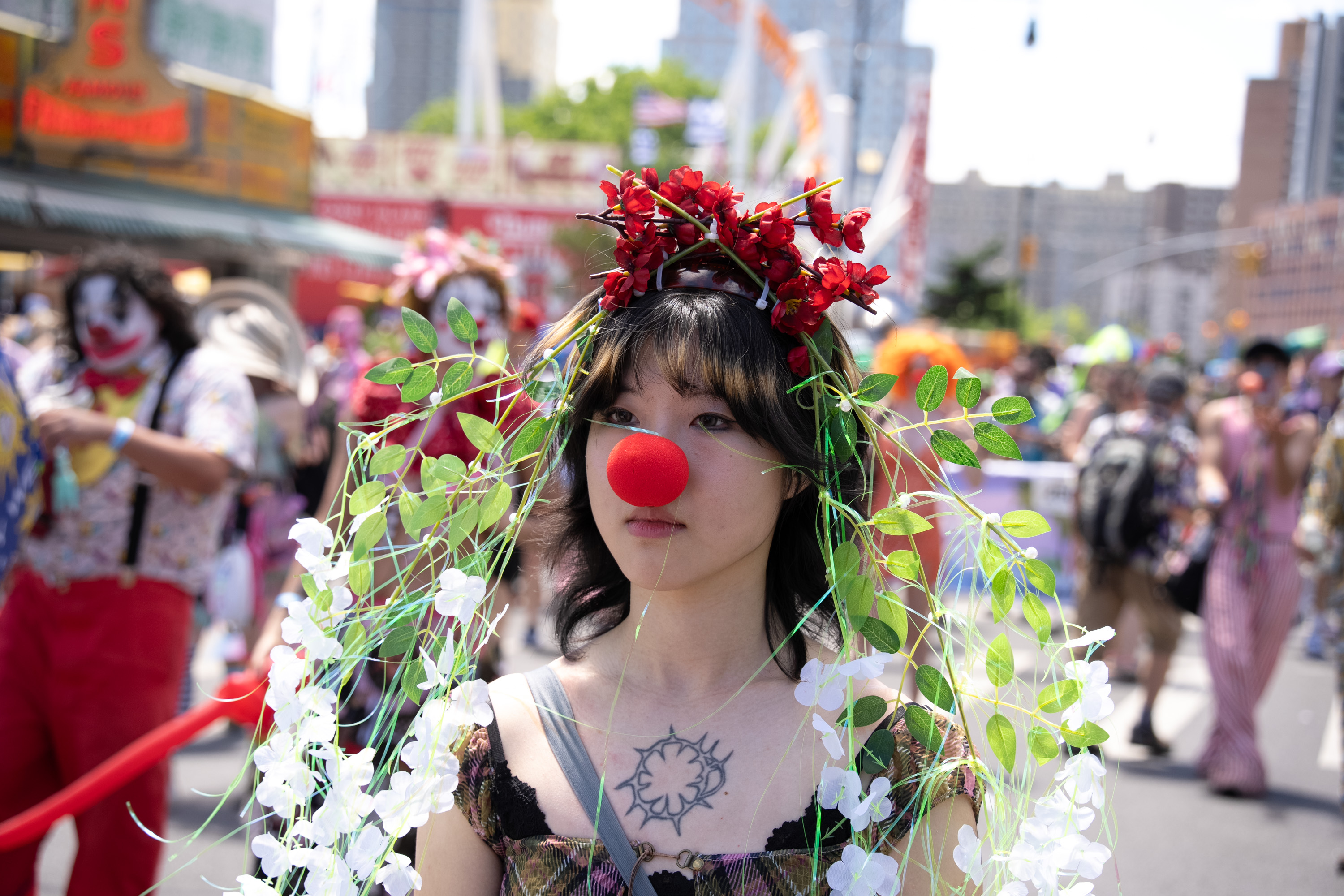 2026年6月20日,紐約康尼島舉行了一年一度的美人魚遊行。紐約康尼島美人魚遊行是全美規模最大的藝術遊行,也是紐約市最盛大的夏季活動之一。(戴/大纪元)
