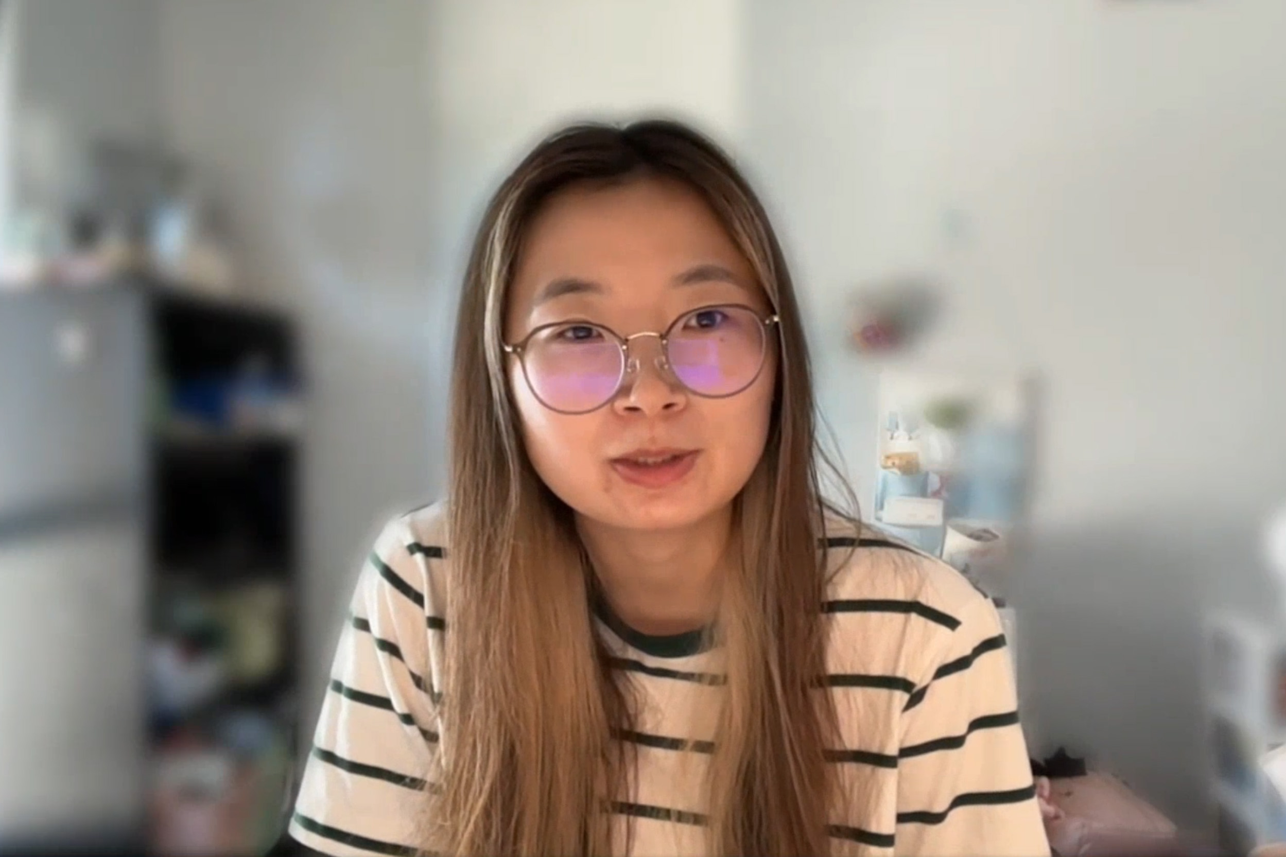 王夢夢曾是中國某重點高中的語文老師兼班主任,來美國後,2023年12月實名退出了中共的「黨團隊組織」。(新唐人視頻截圖)