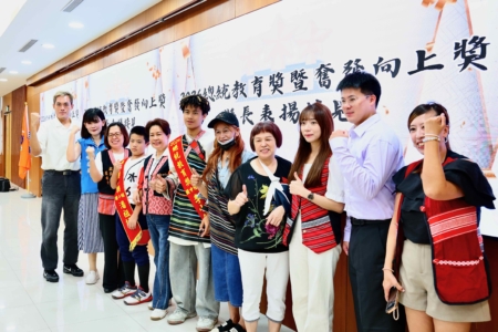 現場小龍、祖坪的師長與親友們的祝福
