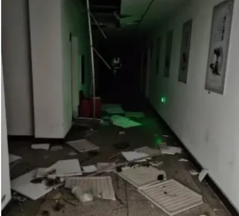 7月6日晚,龍捲風襲擊湖北致8人死亡,大量財物被損壞。(視頻截圖)