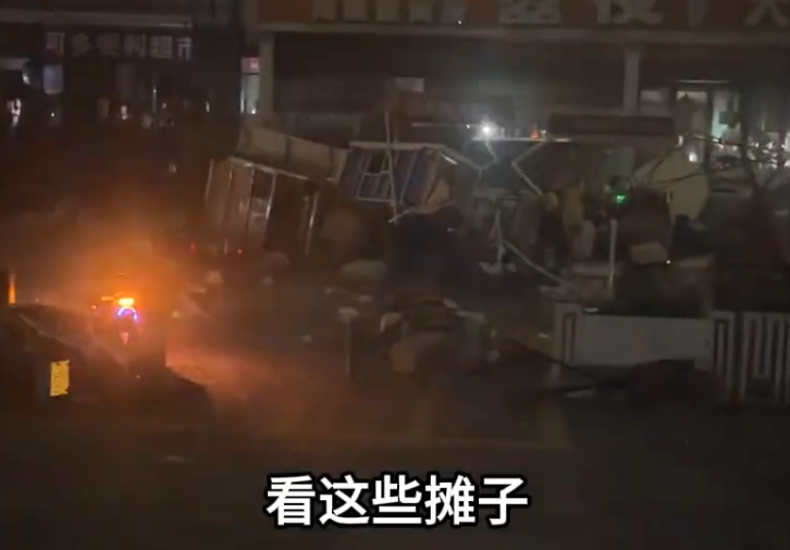 7月6日晚,龍捲風襲擊湖北致8人死亡,大量財物被損壞。(視頻截圖)