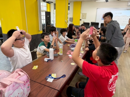 「學生哲學家-故事中的對話與思辨」兒童哲學夏令營。