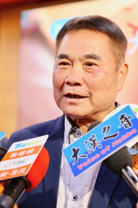 縣長鍾東錦表示,小孩子獲得獎助學金後,能用於購買自己想要的東西,透過鼓勵和成就感提升自信與動力。因教育與社會的共識,能促進教育與社區的發展;感謝大愛協會與企業的愛心付出,預期將帶來正向的社會與治理效益。